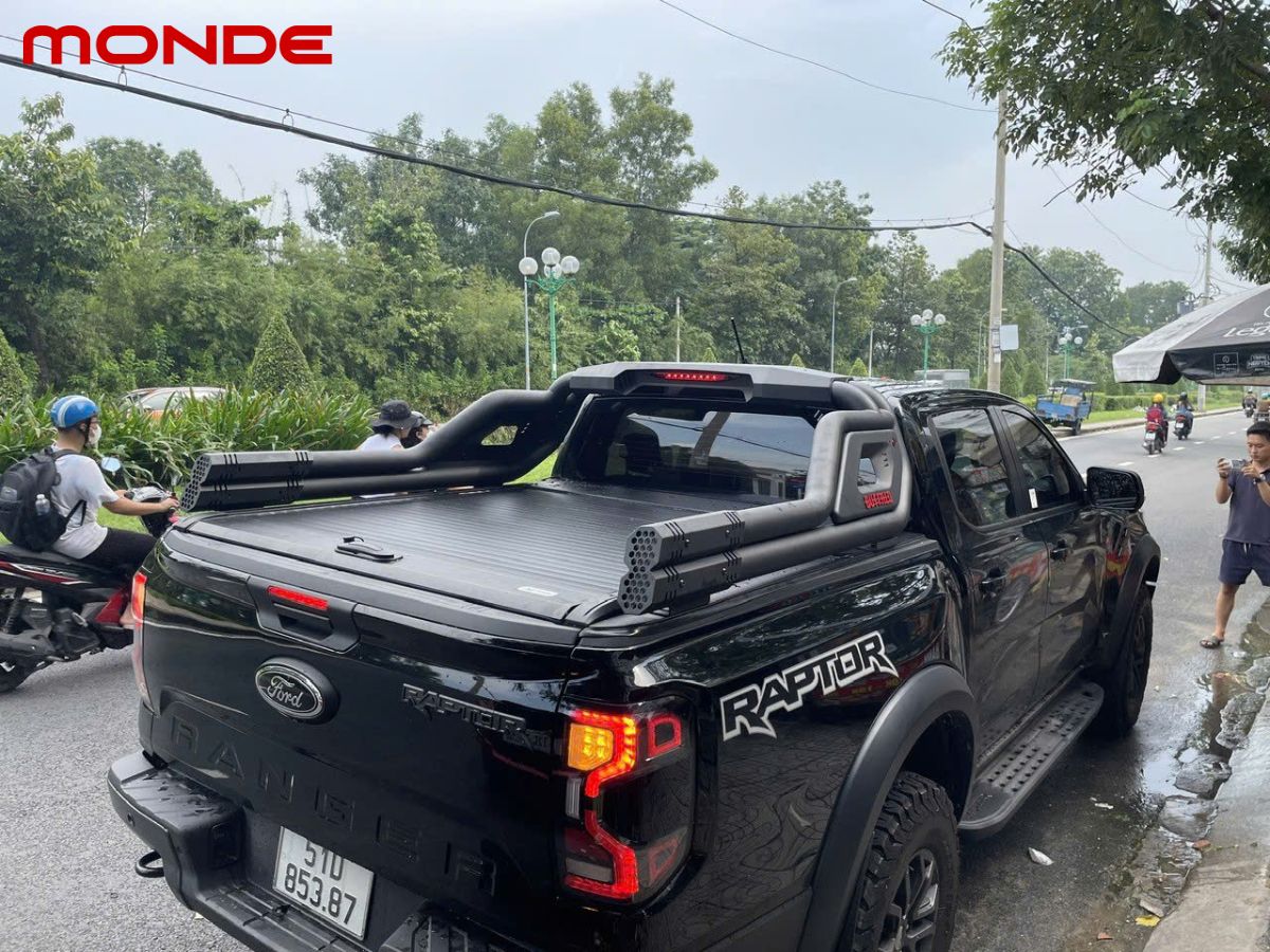 Mua nắp thùng bán tải Ford Ranger Raptor giúp đem lại sự tiện dụng vượt trội cho chủ xe