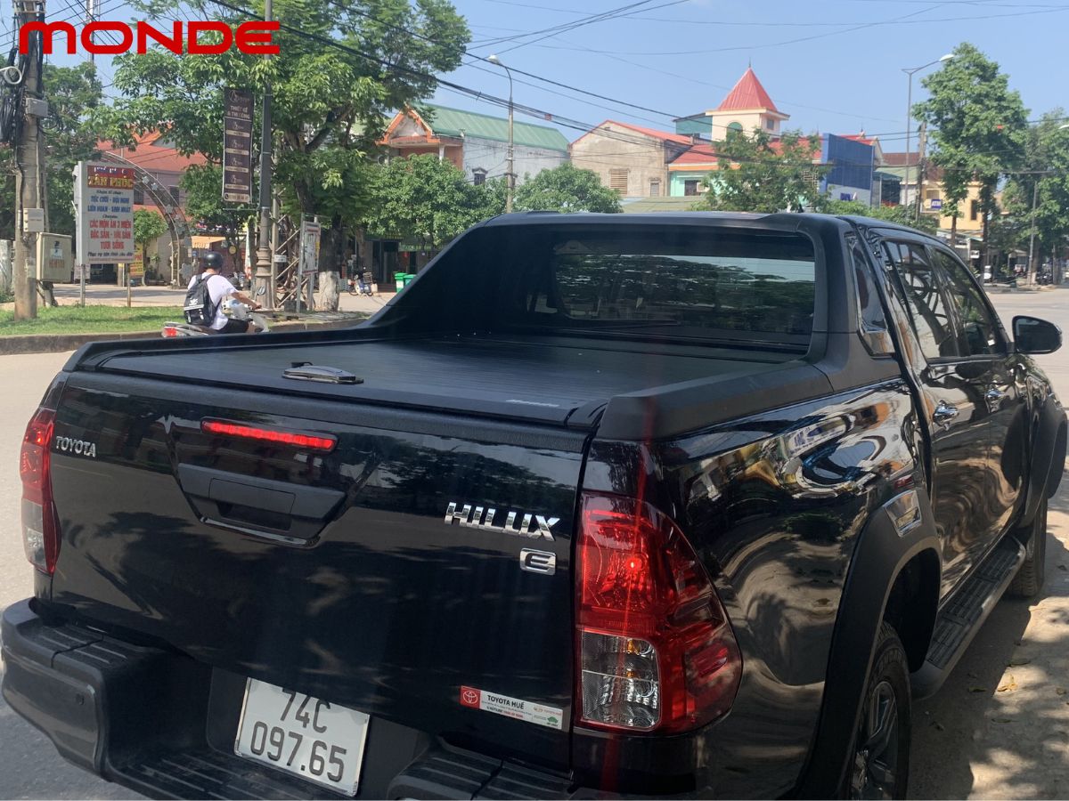 Nắp thùng bán tải Toyota Hilux cao cấp mang lại diện mạo mạnh mẽ cho người dùng