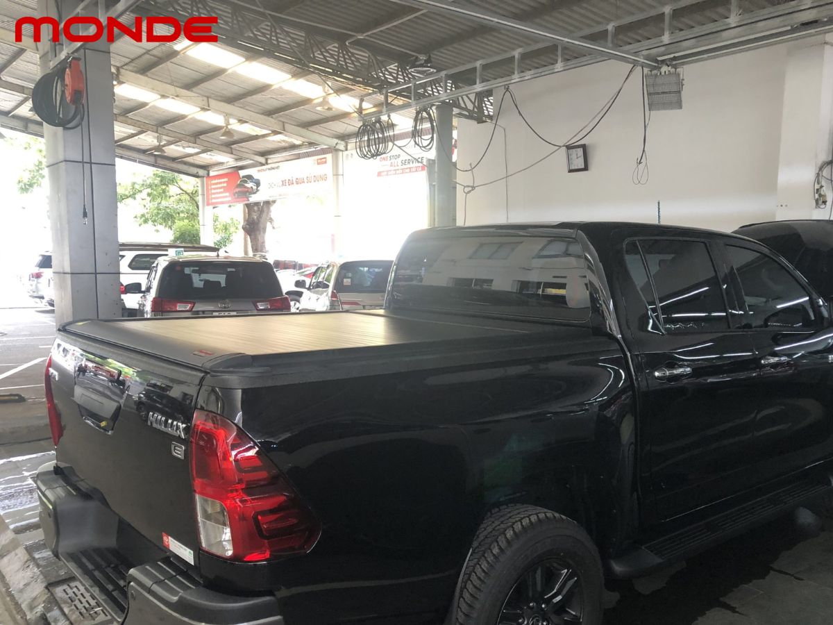 Nắp thùng cuộn điện Toyota Hilux chính hãng mang đến trải nghiệm vận hành tiện lợi
