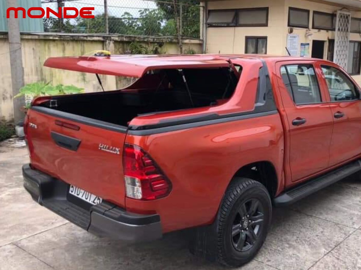 Nắp thùng Toyota Hilux chính hãng – Tăng tiện ích và phong cách cho mọi hành trình