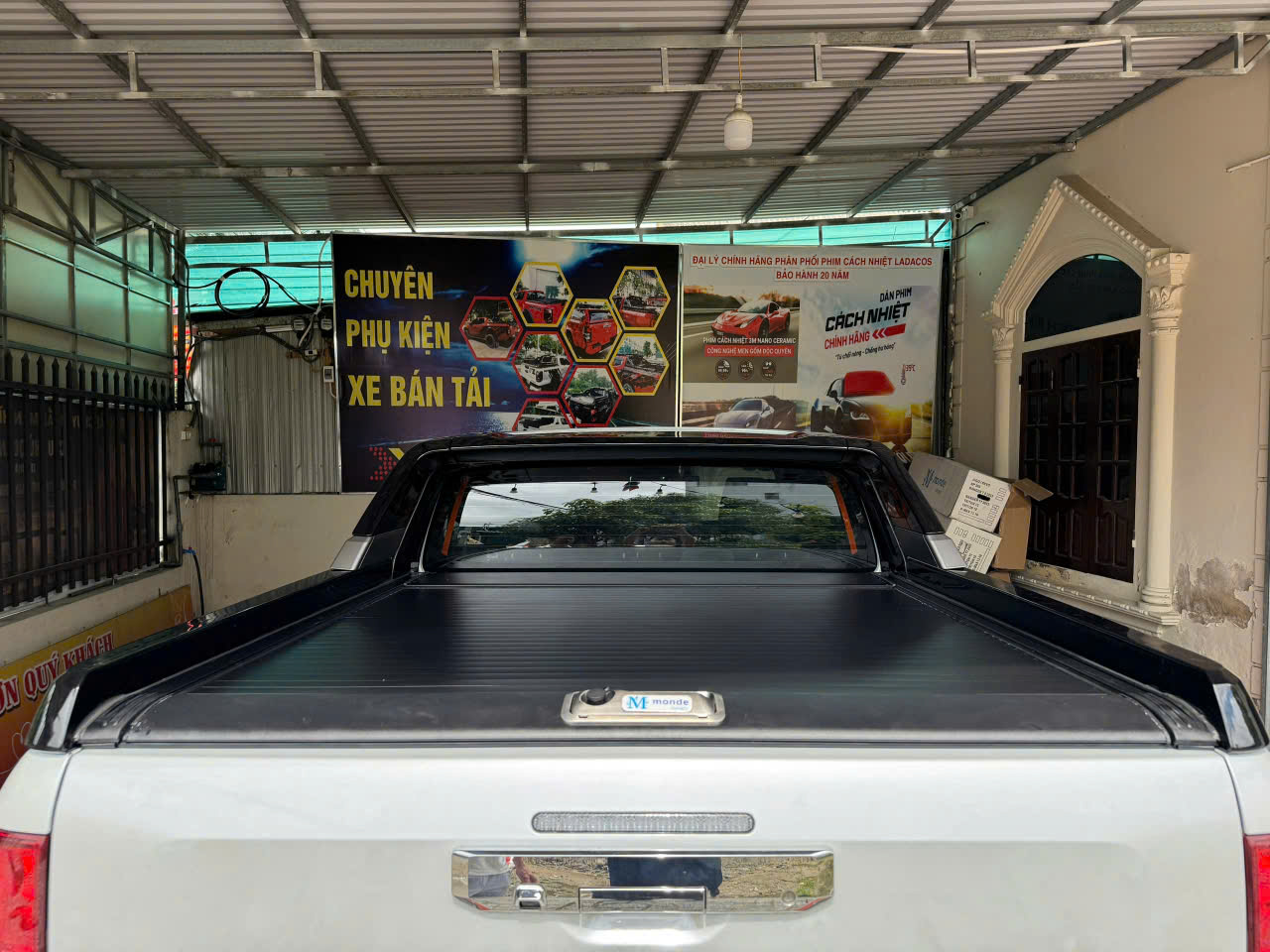 nắp thùng cuộn triton2025