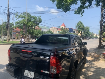 Nắp thùng cuộn điện Hilux cao cấp: đẳng cấp và bền bỉ