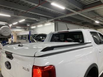 Nắp thùng bán tải ford ranger 2023