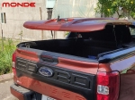 Nắp thùng Ford Ranger mở 90 độ bền chắc mang lại trải nghiệm tiện nghi
